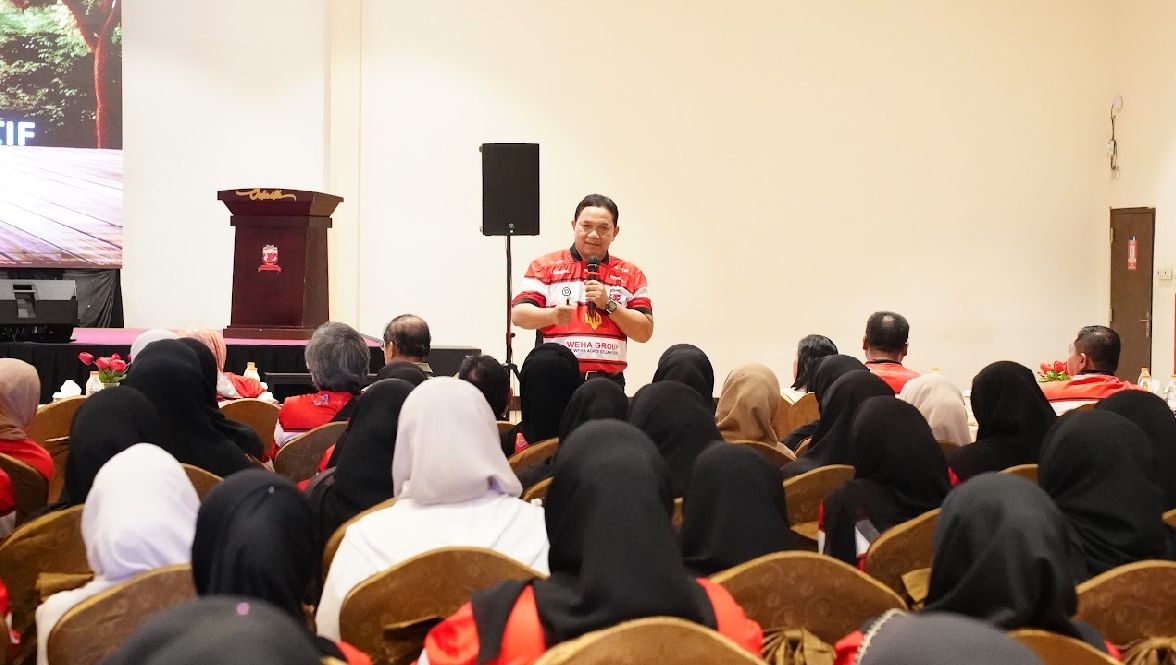 Tasyakuran HUT Ke-10 Pojur, Prof AQ Minta Karyawan Tak Lupakan Madura Setelah Sukses 1 IMG 20250810 WA00341
