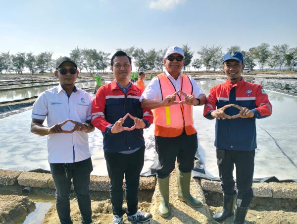 PT Garam Lakukan Panen Raya di Desa Sindir Sumenep, Dirut: Swasembada Garam untuk Indonesia Mandiri