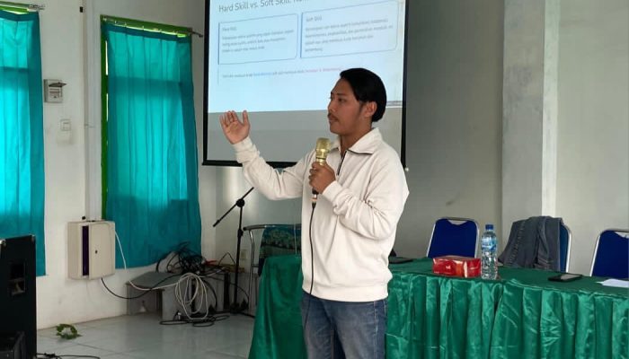 KSM Unisma Bekali Siswa MA Plus Khairuddin dengan Pengembangan Keterampilan di Era Digital