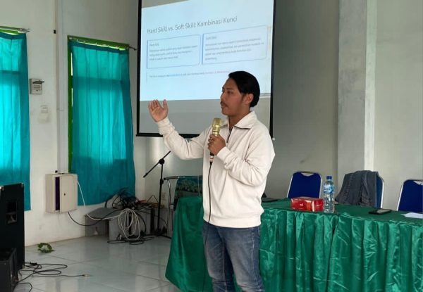 KSM Unisma Bekali Siswa MA Plus Khairuddin dengan Pengembangan Keterampilan di Era Digital