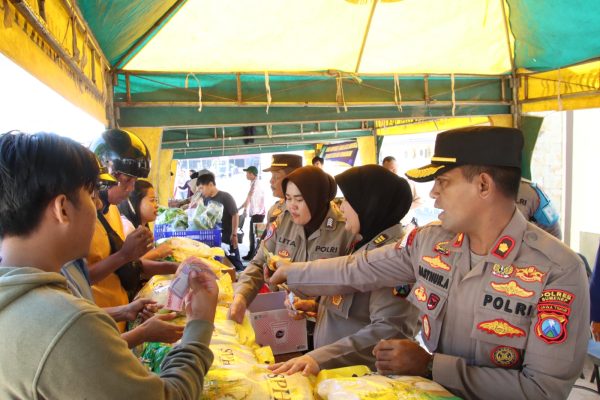 Pangan Murah Polres Sumenep Diserbu Warga
