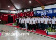 Aba Idi Kukuhkan Media Center Sampang, Tegaskan Peran Penting Dalam Keterbukaan Informasi 7 Aba Idi Kukuhkan Media Center Sampang, Tegaskan Peran Penting Dalam Keterbukaan Informasi