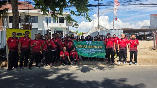 Penuh Spirit, JJS dan Jumat Berkah Kejari Sumenep Warnai Harlah Kejaksaan RI ke-80 2 Penuh Spirit, JJS dan Jumat Berkah Kejari Sumenep Warnai Harlah Kejaksaan RI ke-80