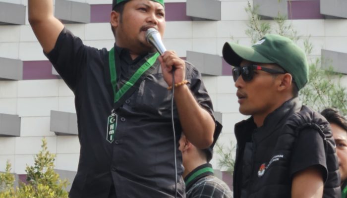 Badko HMI Jatim Meminta Presiden RI Bertanggung Jawab Penuh Atas Peristiwa Meninggalnya Ojol di Jakarta 1 Badko HMI Jatim Meminta Presiden RI Bertanggung Jawab Penuh Atas Peristiwa Meninggalnya Ojol di Jakarta