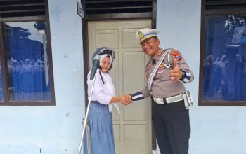 Polres Trenggalek Bagikan Hadiah Istimewa untuk Pelajar Menyambut Hari Lalu Lintas Bhayangkara ke-70