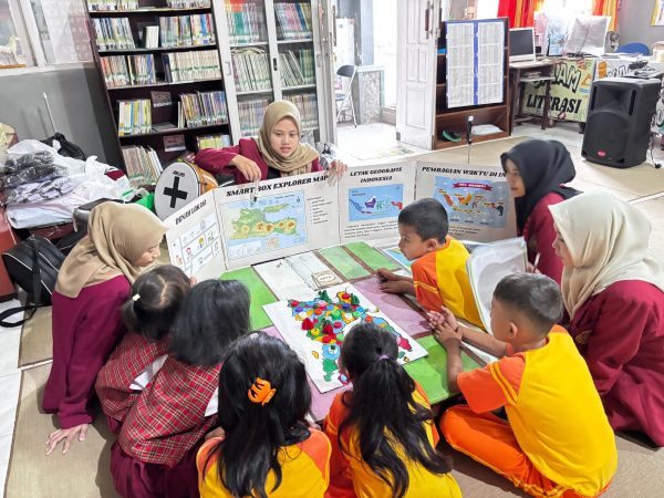 Mahasiswa UMM Terapkan Media Smart Box Explorer Map Sebagai Inovasi Pembelajaran Bagi Siswa Slow Learner di SDN Sukun 2 Kota Malang