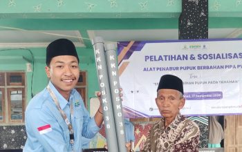 Mahasiswa KKN Universitas Annuqayah Gelar Pelatihan dan Sosialisasi Rancang Bangun Alat Penabur Pupuk Berbahan Pipa PVC kepada Kelompok Tani Desa Klompang Timur, Pamekasan