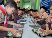 SPPG Al-Ishlah Sajikan Menu Spesial Nasi Goreng untuk Rayakan Ulang Tahun Presiden Prabowo Subianto ke-74 3 SPPG Al-Ishlah Sajikan Menu Spesial Nasi Goreng untuk Rayakan Ulang Tahun Presiden Prabowo Subianto ke-74