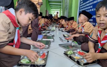 SPPG Al-Ishlah Sajikan Menu Spesial Nasi Goreng untuk Rayakan Ulang Tahun Presiden Prabowo Subianto ke-74