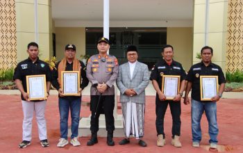 Patut Dicontoh Bantu APH Berantas Narkoba, Kades Sapeken Terima Penghargaan Polres Sumenep