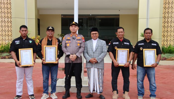 Patut Dicontoh Bantu APH Berantas Narkoba, Kades Sapeken Terima Penghargaan Polres Sumenep