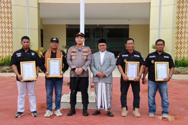Patut Dicontoh Bantu APH Berantas Narkoba, Kades Sapeken Terima Penghargaan Polres Sumenep