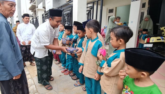 Puluhan Santri Tahfidz dapat Berkah PWRI Sumenep di Hari Santri Nasional 2025