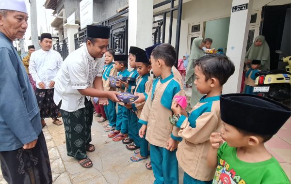 Puluhan Santri Tahfidz dapat Berkah PWRI Sumenep di Hari Santri Nasional 2025