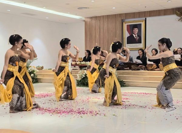 Pementasan Tari Klasik 'Langen Mataya Bedhayan Gandrungmanis' Sukses, Dapat Apresiasi Penikmat Seni 2 Pementasan Tari Klasik 'Langen Mataya Bedhayan Gandrungmanis' Sukses, Dapat Apresiasi Penikmat Seni