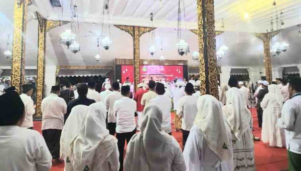 Berlangsung Khidmat, Haul Akbar Raja-Raja Madura Warnai Peringatan Harjad Sumenep ke-756 1 Berlangsung Khidmat, Haul Akbar Raja-Raja Madura Warnai Peringatan Harjad Sumenep ke-756