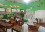 Pastikan MBG Bermanfaat, Babinsa di Bondowoso Ikut Terjun hingga Pelosok 9 Pastikan MBG Bermanfaat, Babinsa di Bondowoso Ikut Terjun hingga Pelosok