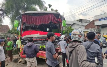 Dua Pengendara Motor Tewas dalam Kecelakaan Maut di Jalan Pahlawan Tulungagung 14 Dua Pengendara Motor Tewas dalam Kecelakaan Maut di Jalan Pahlawan Tulungagung