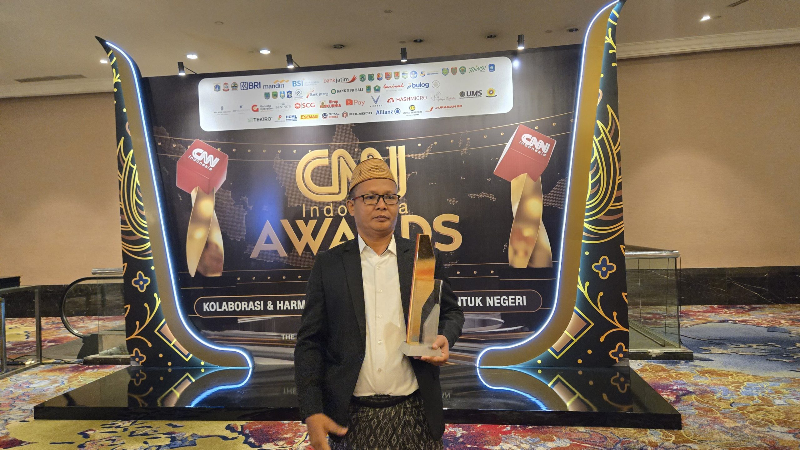 Berkat Kepedulian Bangun 1.000 Rumah Anak Yatim & Duafa, H. Her Sabet Penghargaan CNN Indonesia Award 2025 1 IMG 20251101 WA0066 scaled