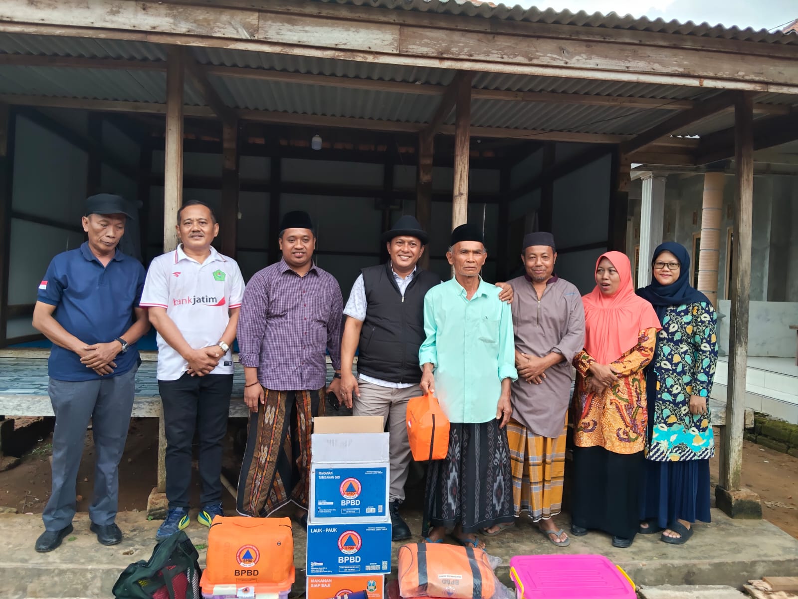 Wabup Pamekasan Turun Tangan, Salurkan Bantuan Korban Puting Beliung di Tlagah dan Pamoroh 1 IMG 20251108 WA0040