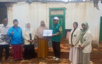 Peduli Sesama, BAZNAS Sumenep Salurkan Bantuan Perbaikan Rumah Roboh Milik Ibu Siti Aminah di Kecamatan Dungkek 3 Peduli Sesama, BAZNAS Sumenep Salurkan Bantuan Perbaikan Rumah Roboh Milik Ibu Siti Aminah di Kecamatan Dungkek