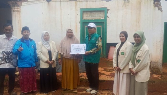 Peduli Sesama, BAZNAS Sumenep Salurkan Bantuan Perbaikan Rumah Roboh Milik Ibu Siti Aminah di Kecamatan Dungkek
