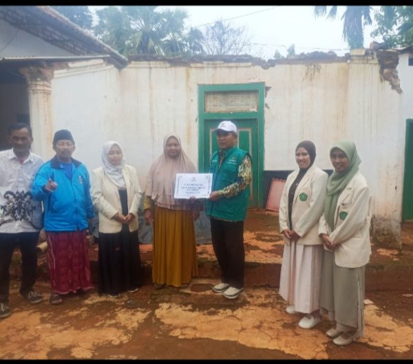 Peduli Sesama, BAZNAS Sumenep Salurkan Bantuan Perbaikan Rumah Roboh Milik Ibu Siti Aminah di Kecamatan Dungkek