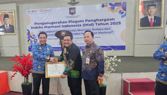 Bakesbangpol Sumenep Terima Penghargaan IHaI 2025 dari Kemendagri