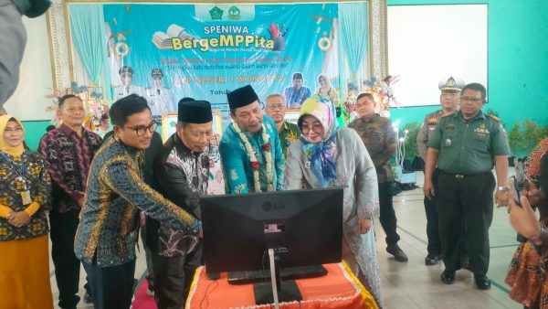 Bupati Subandi Apresiasi Inovasi Pendidikan SMPN 1 Wonoayu, Dorong Sekolah Lain Ikuti Jejak Positif