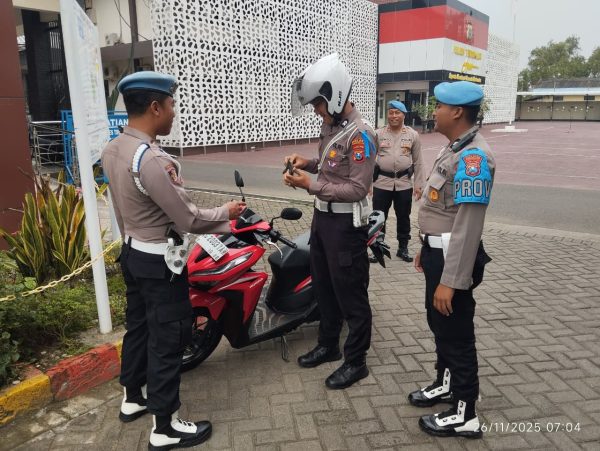 Dukung Operasi Zebra Semeru 2025, Sipropam Polres Trenggalek Gelar Razia Kendaraan Anggota