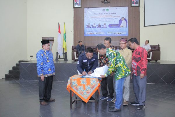 Perkuat Literasi Media dan Kompetensi Jurnalistik Mahasiswa, IWO Sumenep dan UPI Teken MoU 2 Perkuat Literasi Media dan Kompetensi Jurnalistik Mahasiswa, IWO Sumenep dan UPI Teken MoU
