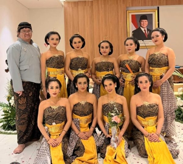 Buku 'Suntingan Teks Kakawin Lambang Pralambang' Karya Naufal Anggito Yudhistira adalah Salah Satu Terbitan Penelitian Filologi