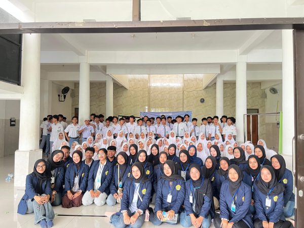 Mahasiswa UTM Gelar Sosialisasi Anti Bullying, Stop The Cycle di MAN Bangkalan 2 Mahasiswa UTM Gelar Sosialisasi Anti Bullying, Stop The Cycle di MAN Bangkalan