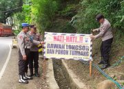 Rawan Tanah Longsor, Polisi Pasang Tanda Peringatan di Jalur Nasional Trenggalek-Ponorogo 9 Rawan Tanah Longsor, Polisi Pasang Tanda Peringatan di Jalur Nasional Trenggalek-Ponorogo