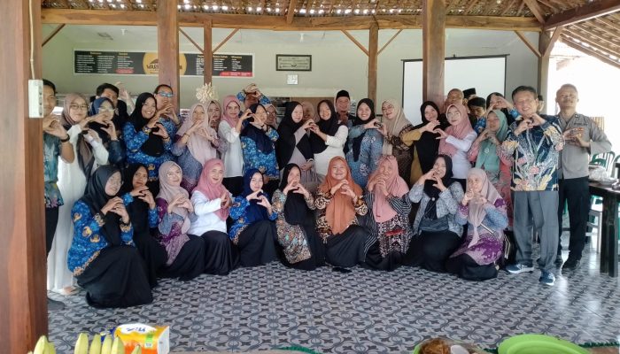 Pastikan MBG Bermanfaat, SPPG Grujugan Kidul Bondowoso Gelar Silaturahmi dan Koordinasi