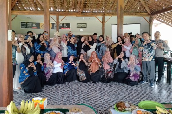 Pastikan MBG Bermanfaat, SPPG Grujugan Kidul Bondowoso Gelar Silaturahmi dan Koordinasi