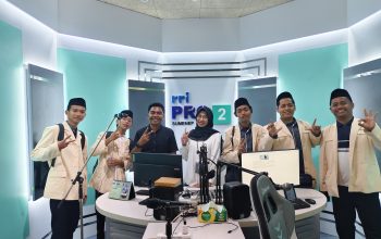 Mahasiswa Ilmu Komunikasi Universitas Annuqayah Eksplorasi Penyiaran Publik di RRI Sumenep 3 Mahasiswa Ilmu Komunikasi Universitas Annuqayah Eksplorasi Penyiaran Publik di RRI Sumenep