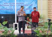 Dalam amanatnya, Kapolres Sumenep mengajak seluruh peserta untuk mendoakan para korban bencana alam yang terjadi di sejumlah wilayah Indonesia. Kapolres juga menegaskan bahwa Apel Gelar Pasukan merupakan bentuk pengecekan akhir kesiapan personel maupun sarana dan prasarana guna memastikan seluruh rangkaian pengamanan Natal dan Tahun Baru berjalan aman, tertib, dan lancar. Disampaikan pula bahwa potensi pergerakan masyarakat selama momentum Natal dan Tahun Baru 2025–2026 diperkirakan meningkat signifikan, disertai potensi cuaca ekstrem akibat pengaruh sistem siklonik dan puncak musim hujan. Oleh karena itu, Polri bersama seluruh stakeholder melaksanakan Operasi Lilin 2025 selama 14 hari, terhitung mulai 20 Desember 2025 hingga 2 Januari 2026.