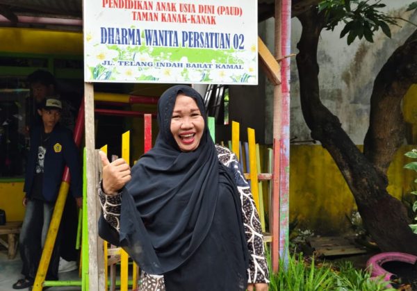 Menggerakkan Pancasila dari Kampus ke Desa, Pengabdian Mahasiswa Sastra Inggris UTM di TK Dharma Wanita Persatuan 02 Telang Kabupaten Bangkalan, Tatik Hindriyanti