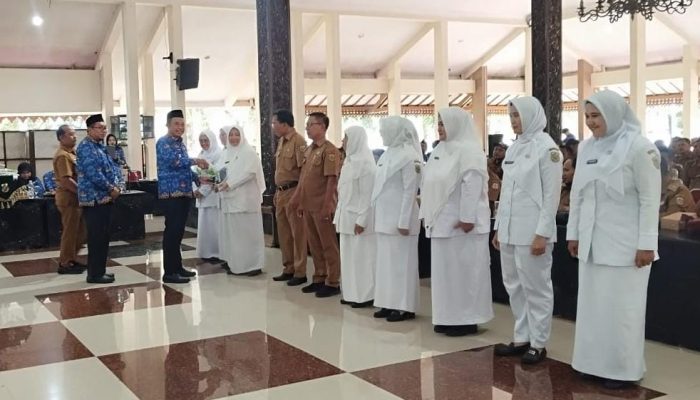 Perkuat Layanan Kesehatan di Puskesmas, Pemkab Berikan 10 Mobil Ambulan