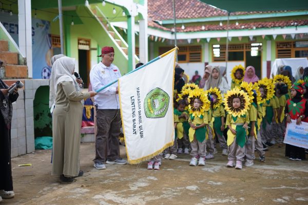 Penghujung Tahun 2025, Ponpes Darul Ulum Gelar Class Meeting Diiringi Parade Unik