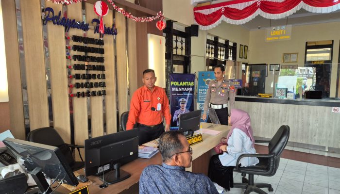 Permudah Layanan, Samsat Bondowoso Gelar Salting