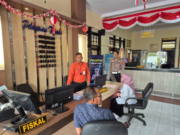 Permudah Layanan, Samsat Bondowoso Gelar Salting