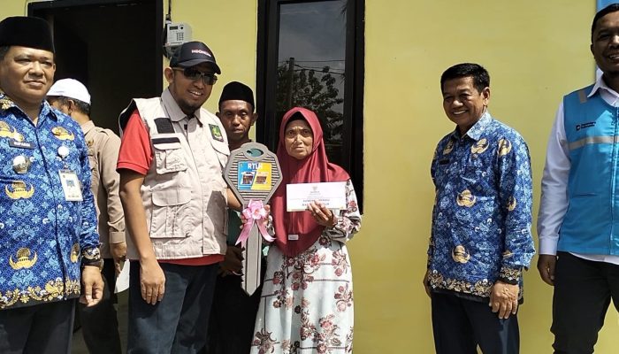 Bupati Sumenep Serahkan Bantuan RTLH Tahun Anggaran 2025, Tegaskan Transparansi dan Tepat Sasaran