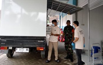 Dampingi Pendistribusian MBG, Babinsa Grujugan Kidul Wujudkan Sinegitas TNI Masyarakat