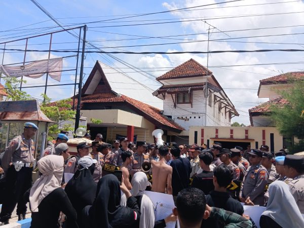 HIMPASS Soroti Dugaan Penyelewengan Bansos PKH di Kepulauan Sapeken, Agen Bank Diduga Tahan Kartu Warga