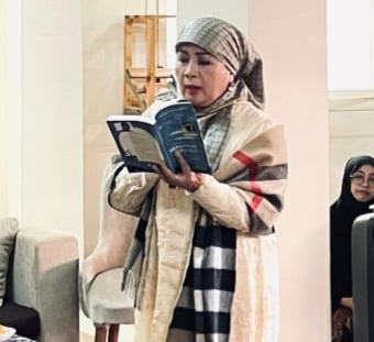 Buku Puisi "Keagungan Kota Suci" Diluncurkan di Kairo Mesir, Halimah Munawir: Ini adalah Manifestasi Syukur dan Perayaan atas Perjalanan Hidup yang Panjang