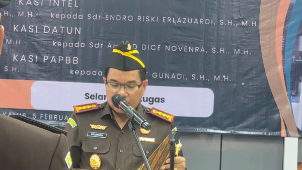 Lantik Tiga Kasi Baru, Kajari Sumenep Dorong Pelayanan Hukum yang Responsif dan Berkeadilan