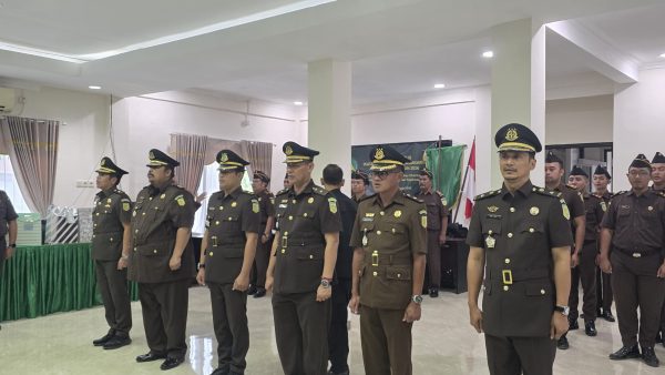 Lantik Tiga Kasi Baru, Kajari Sumenep Dorong Pelayanan Hukum yang Responsif dan Berkeadilan