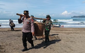 Instruksi Kurve Presiden RI, Polres Trenggalek Canangkan Gerakan Resik-Resik Pantai